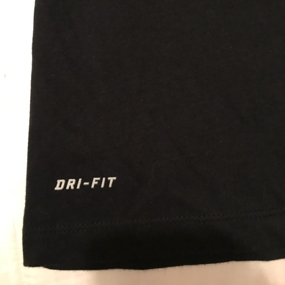 Nike shirt - Picture 3 of 3